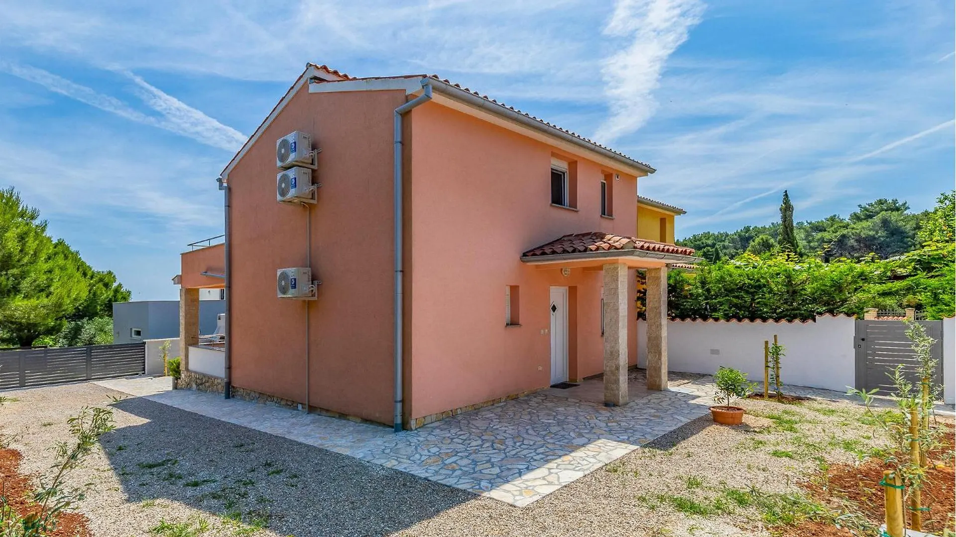 Gorgeous Home In Liznjan With Kitchen
