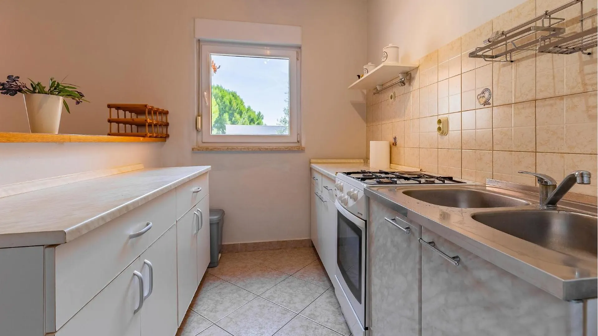 Gorgeous Home In Liznjan With Kitchen Croatia