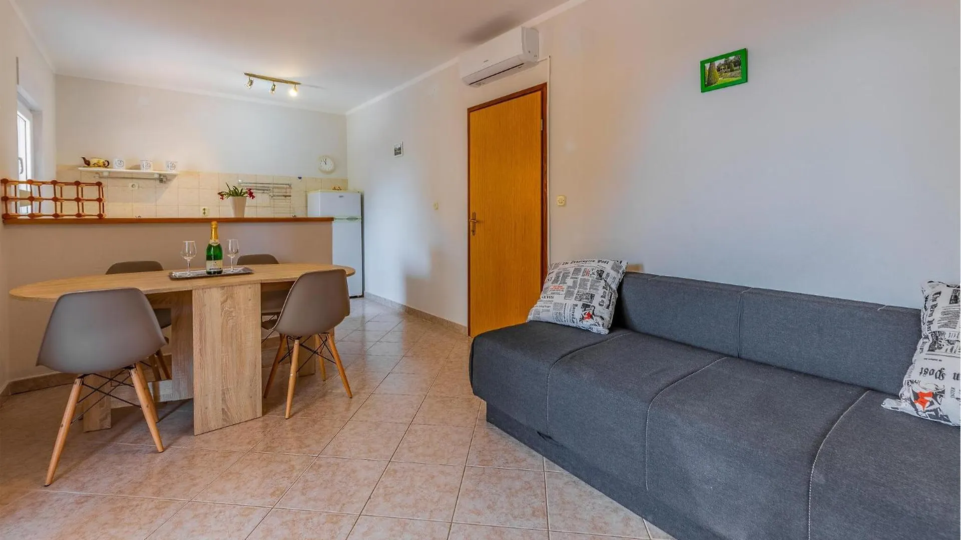 Gorgeous Home In Liznjan With Kitchen