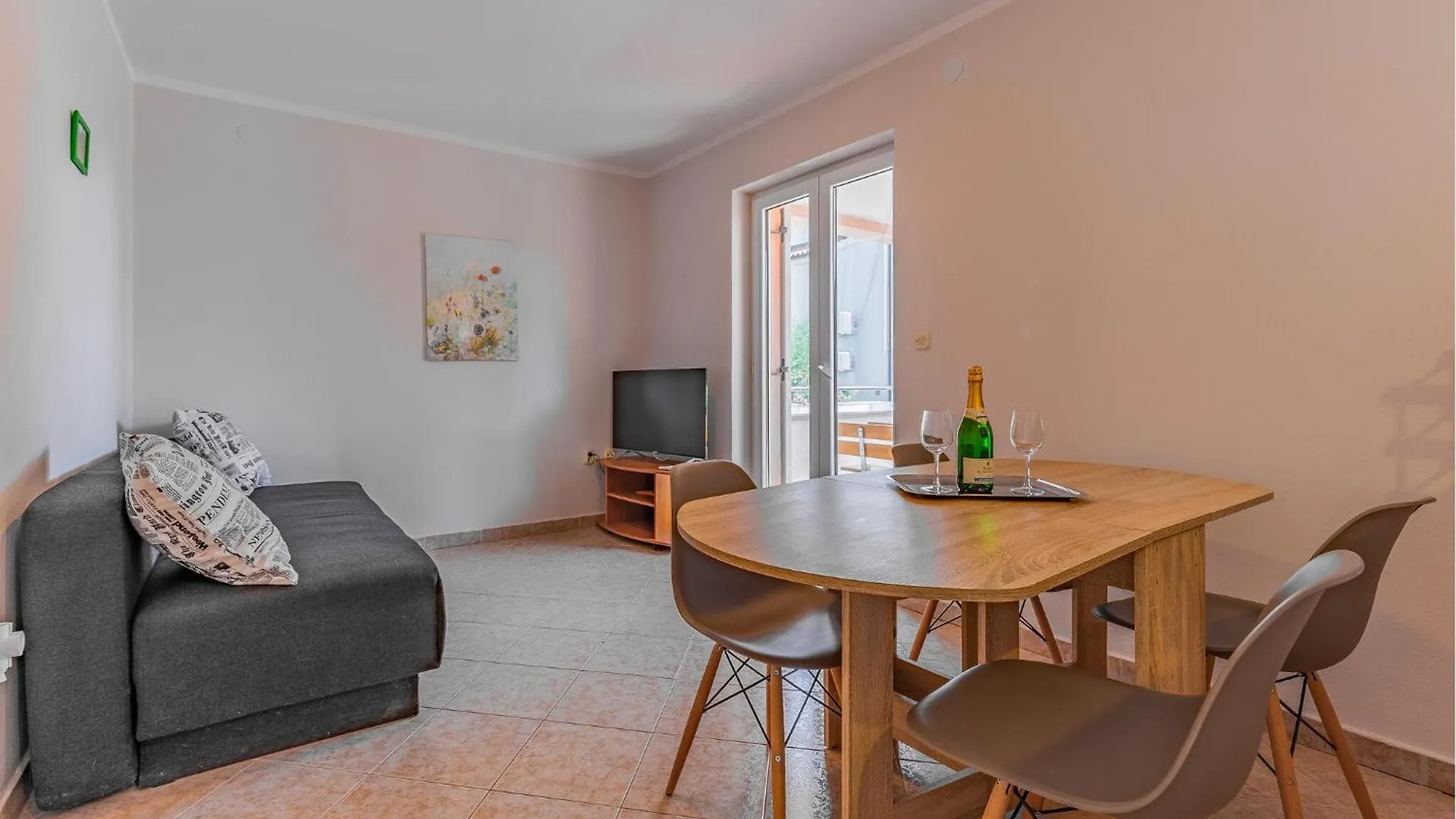 Gorgeous Home In Liznjan With Kitchen 0*,  Croazia