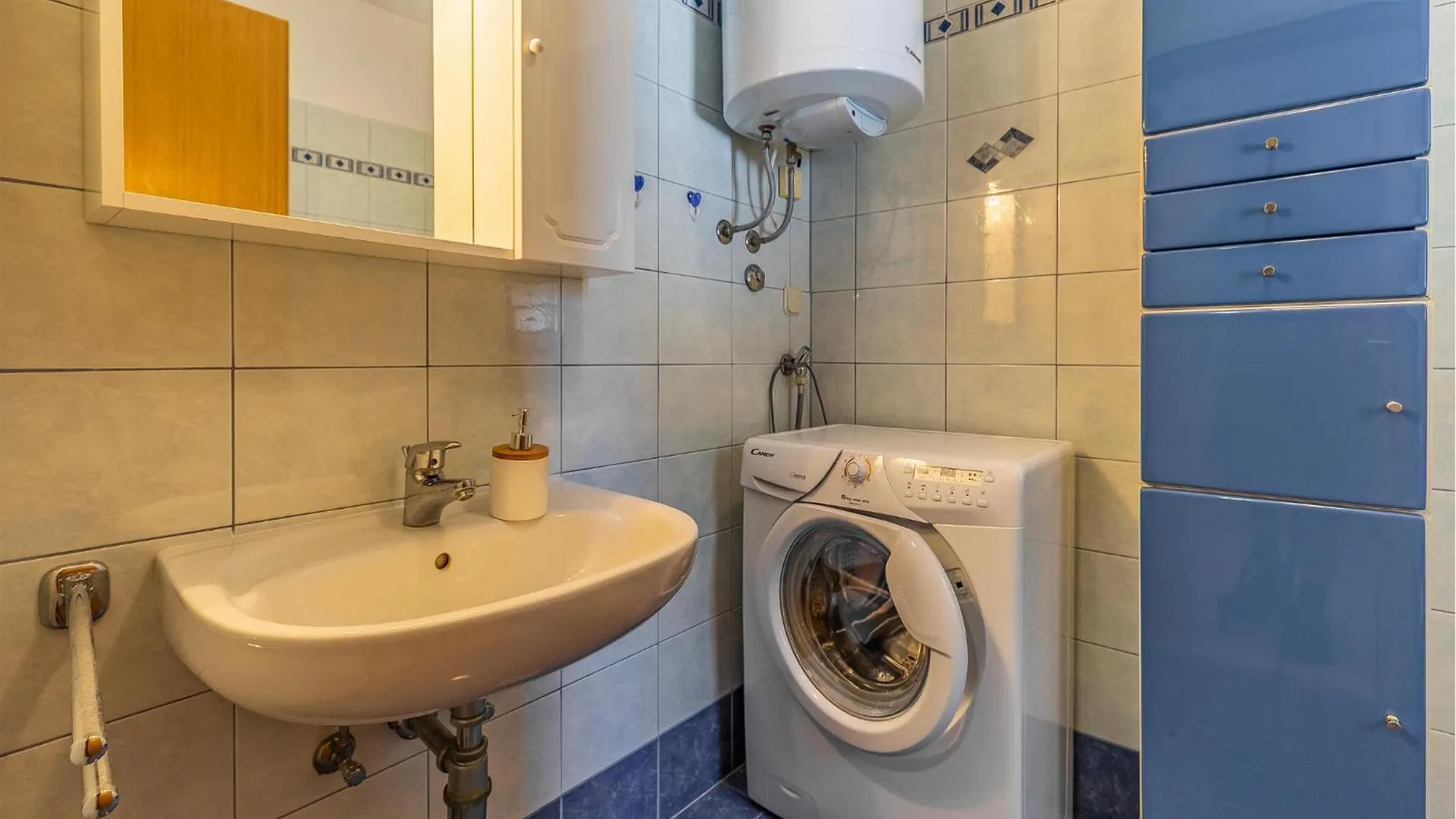 Gorgeous Home In Liznjan With Kitchen 0*,  Croazia